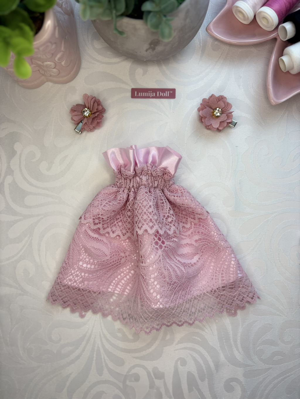 D24 – Dusty Rose Lace