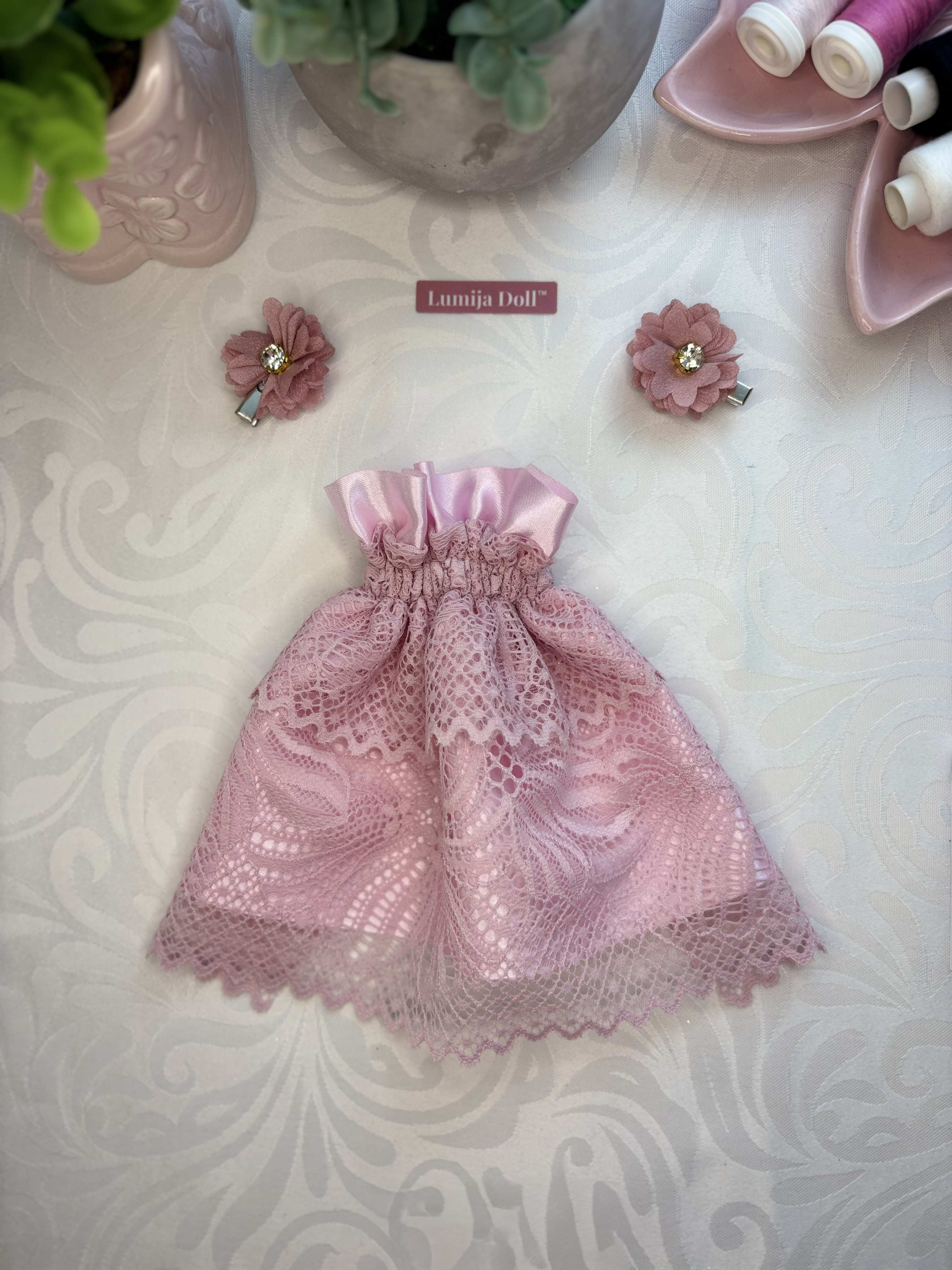 D24 – Dusty Rose Lace